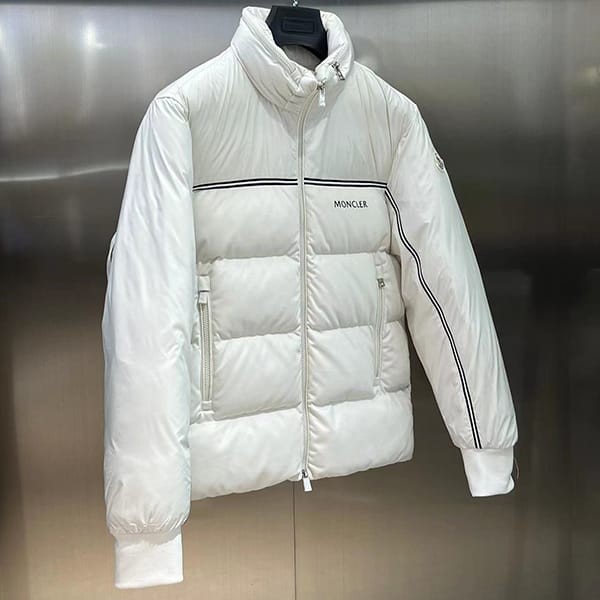 Convenient Moncler Down Jacket Replica Logo Short moi32105