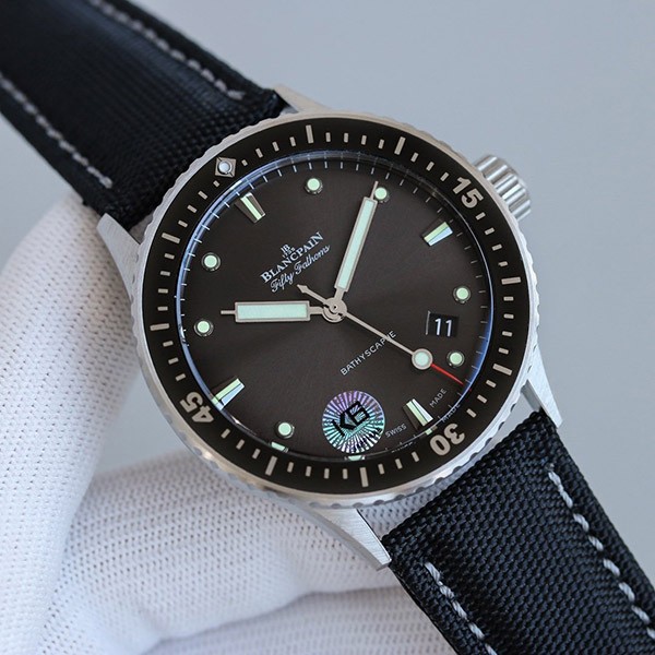 Very popular! Blancpain Fifty Fathoms Bathyscaphe replica b52a