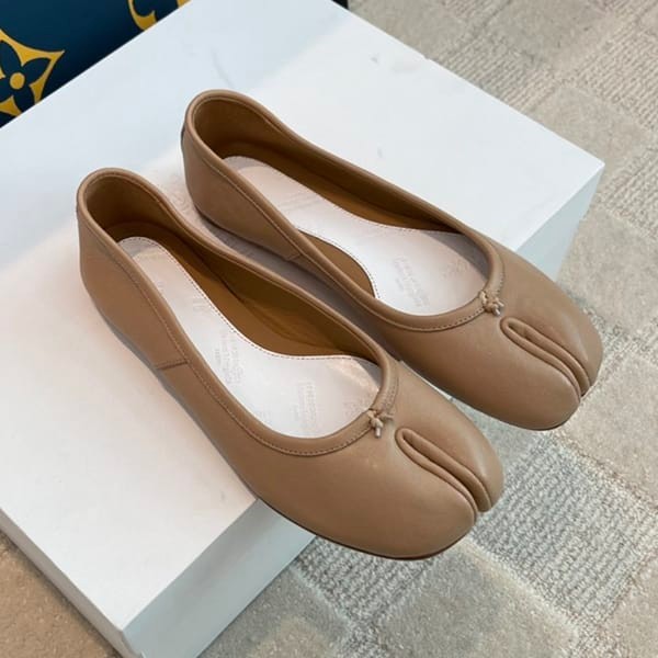 perfect gift: Maison Margiela Tabi ballerina shoes, Maz75601 perfect gift: Maison Margiela Tabi ballerina shoes, Maz75601