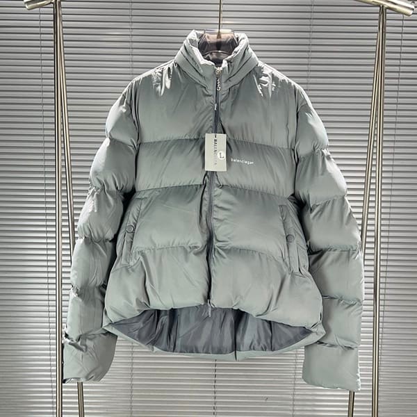 Very popular: Balenciaga replica logo down hoodie jacket bav14226 Very popular: Balenciaga replica logo down hoodie jacket bav14226