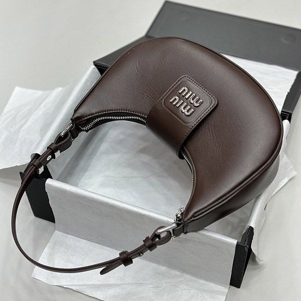 Immediate delivery Miu Miu leather top handle bag myo57370