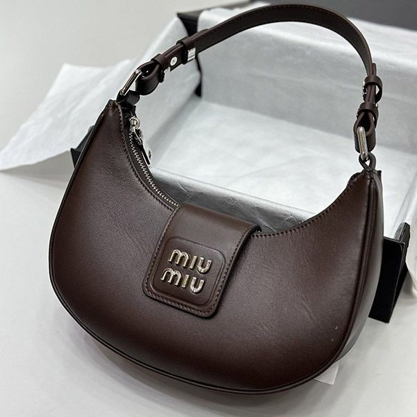 Immediate delivery Miu Miu leather top handle bag myo57370