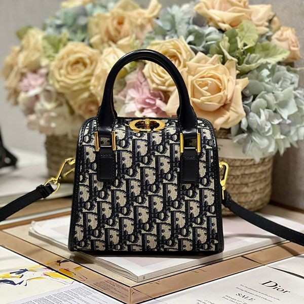 Attention ★ Dior small Boston bag M8671UBEQ