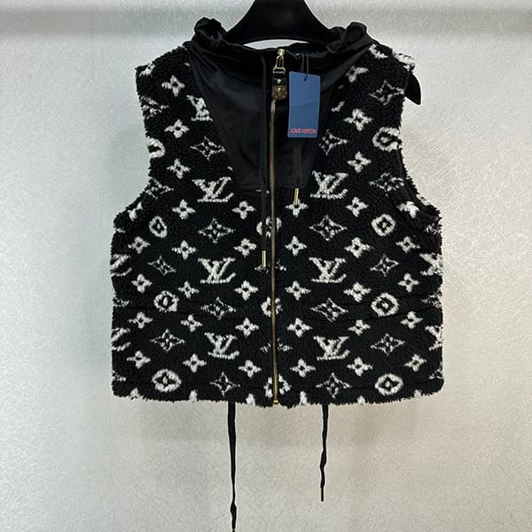 Extremely rare! Louis Vuitton replica hooded monogram sleeveless jacket 1AC0FY Extremely rare! Louis Vuitton replica hooded monogram sleeveless jacket 1AC0FY