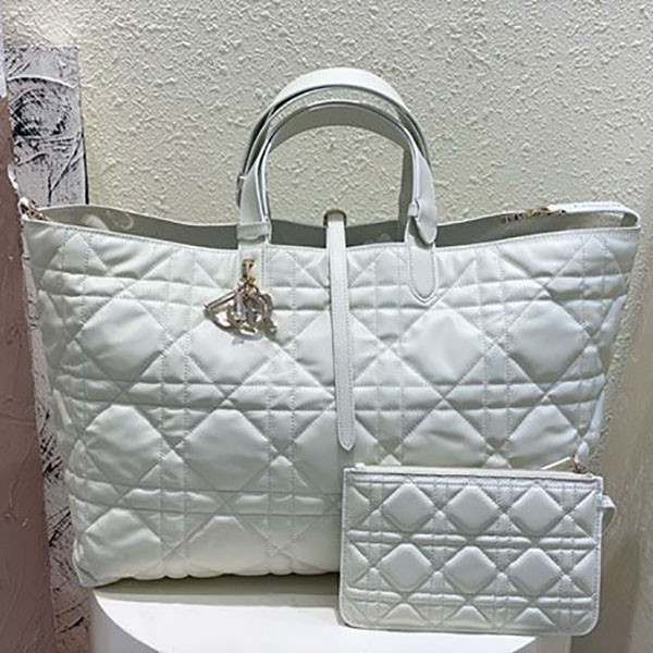 Very popular all over the world? Dior Toujours Replica Medium Bag dek99123
