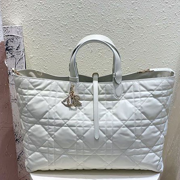 Very popular all over the world? Dior Toujours Replica Medium Bag dek99123
