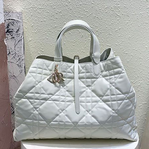 Very popular all over the world? Dior Toujours Replica Medium Bag dek99123