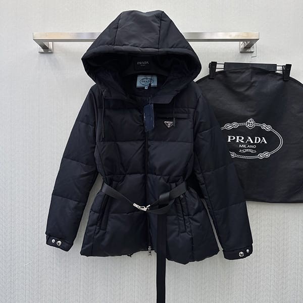 Super low price! Replica Prada two-tone down jacket with logo plate pun25325