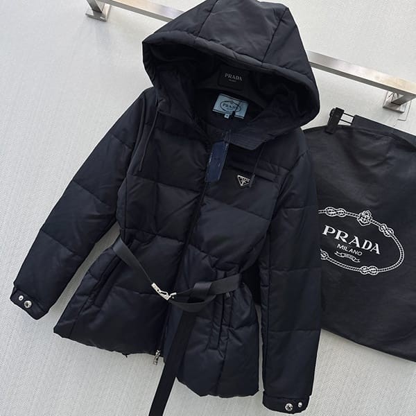 Super low price! Replica Prada two-tone down jacket with logo plate pun25325