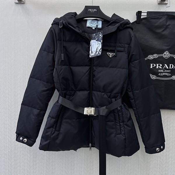 Super low price! Replica Prada two-tone down jacket with logo plate pun25325