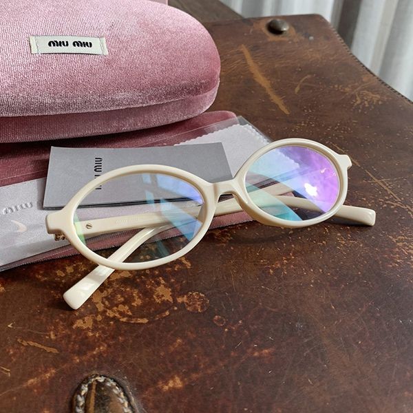 New and super limited? [Miu Miu] Runway sunglasses N grade myl01115