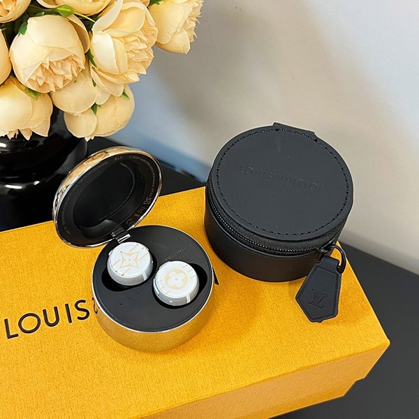 Louis Vuitton Horizon Light Up Earphones Replica vuc66508 Louis Vuitton Horizon Light Up Earphones Replica vuc66508
