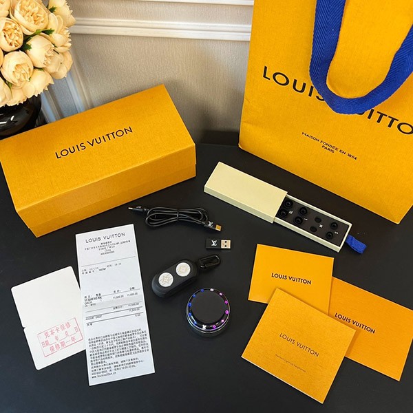 Louis Vuitton Horizon Light Up Earphones Replica vuc66508