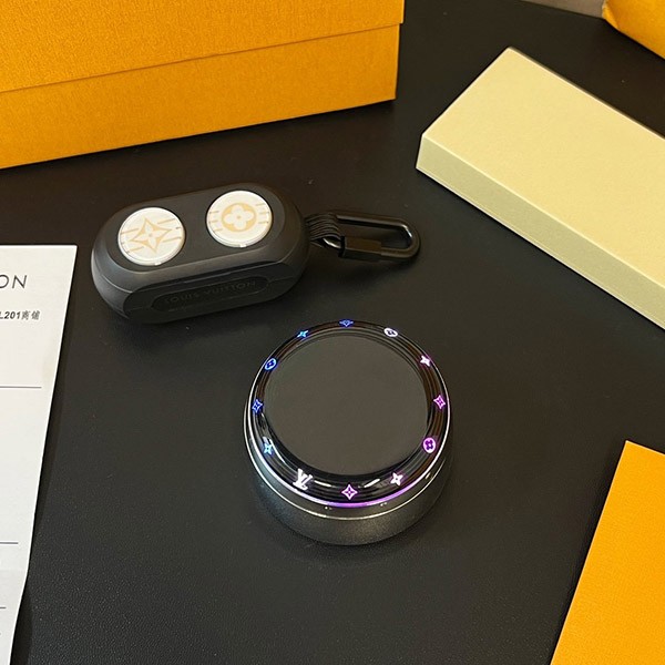 Louis Vuitton Horizon Light Up Earphones Replica vuc66508