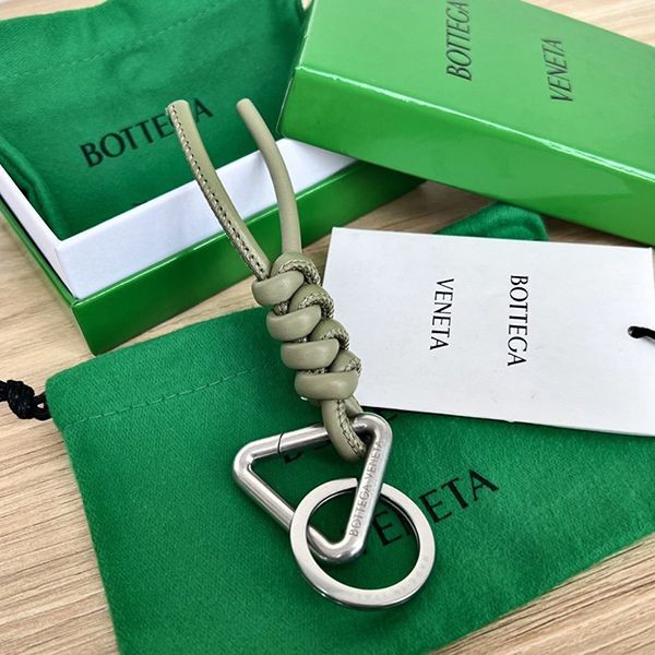 Bottega Veneta Knotted Leather Keyring Triangle bof01888