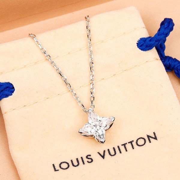 Louis Vuitton Replica Pendant Star Blossom vuh02417 Louis Vuitton Replica Pendant Star Blossom vuh02417
