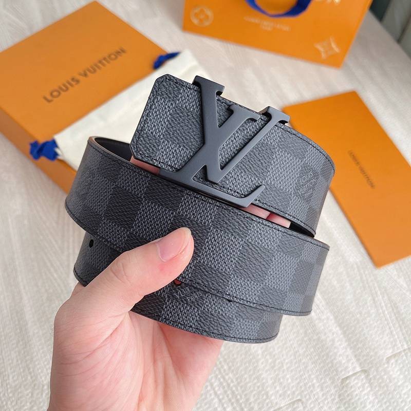 Classic Louis Vuitton Replica Santur LV Initial 40MM Reversible Belt vuq16848