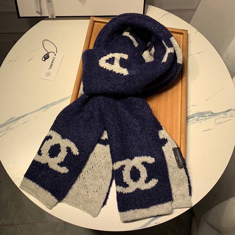 A battle for Chanel logo cashmere scarf that matches with knitwear shj46641 A battle for Chanel logo cashmere scarf that matches with knitwear shj46641