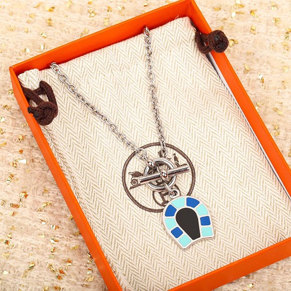Hermes Horseshoe Pendant Necklace Replica erz53004