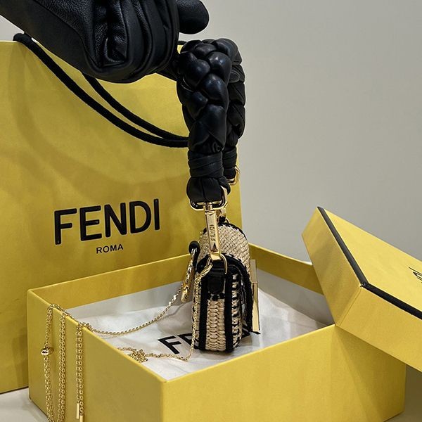 I definitely want it! Cute? Fendi Mini Leather Blade Bag Replica feu07369