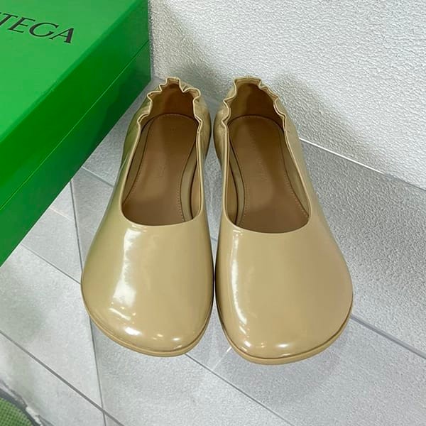 Eye-catching color Bottega Veneta replica atomic leather ballerina flats boo77576