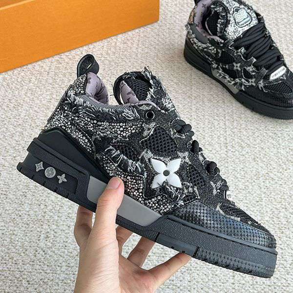 Love at first sight? [Louis Vuitton] LV Trainer Line Sneakers Replica vuy05588
