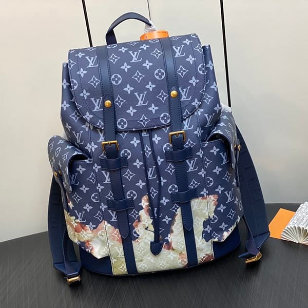 Perfect as a gift: Louis Vuitton Christopher MM Backpack Replica M47805 Perfect as a gift: Louis Vuitton Christopher MM Backpack Replica M47805