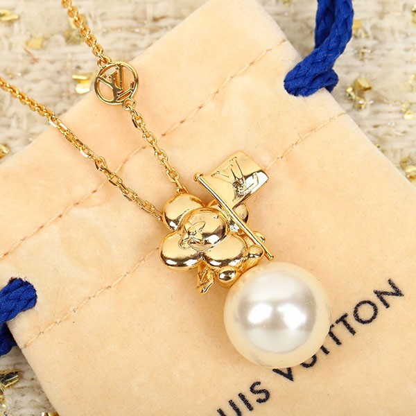 Hard to find Louis Vuitton replica Collier Vivienne Over the Moon M00637