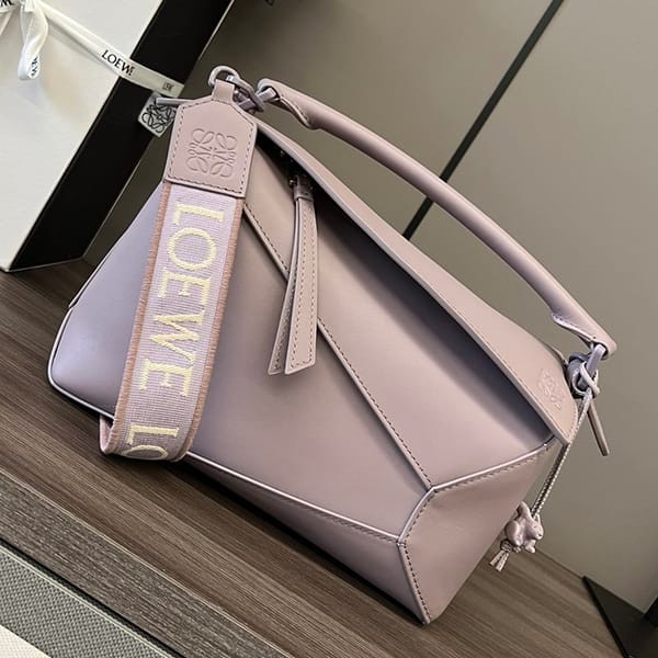 Loewe Satin Calf Fake Puzzle Edge Shoulder Bag Small lon29767, loved by many celebrities