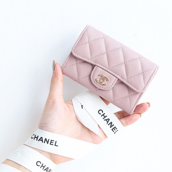 Love at first sight? Chanel Gold Coco Mark Logo Card Case Replica shm58218