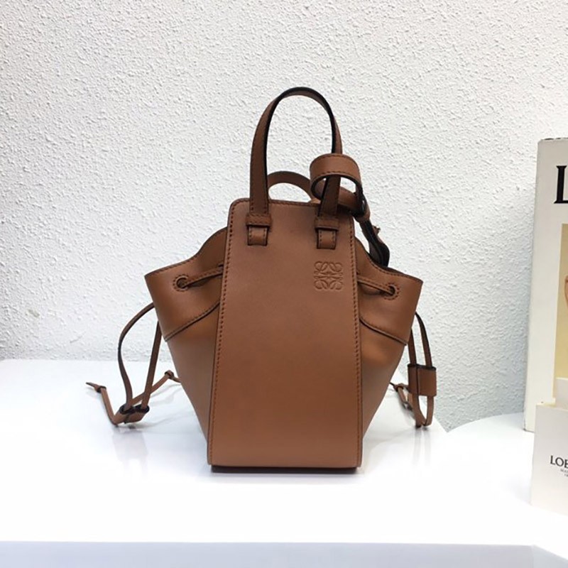 Want it? Super limited edition? Loewe Hammock replica drawstring shoulder bag 0010473155 Want it? Super limited edition? Loewe Hammock replica drawstring shoulder bag 0010473155