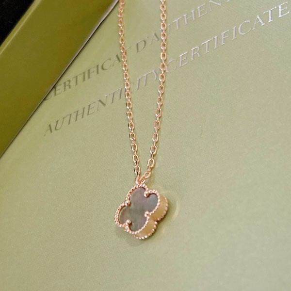 Rare color [Van Cleef & Arpels fake] Alhambra pendant vay48147