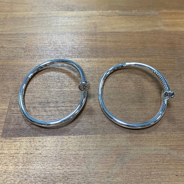 Very popular! Chrome Hearts Floral Cross Bangle Replica Kuo27288