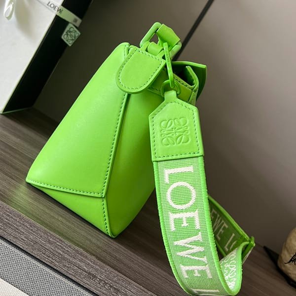 The latest and fashionable Loewe Satin Calf Fake Puzzle Edge Shoulder Bag Small lob48924