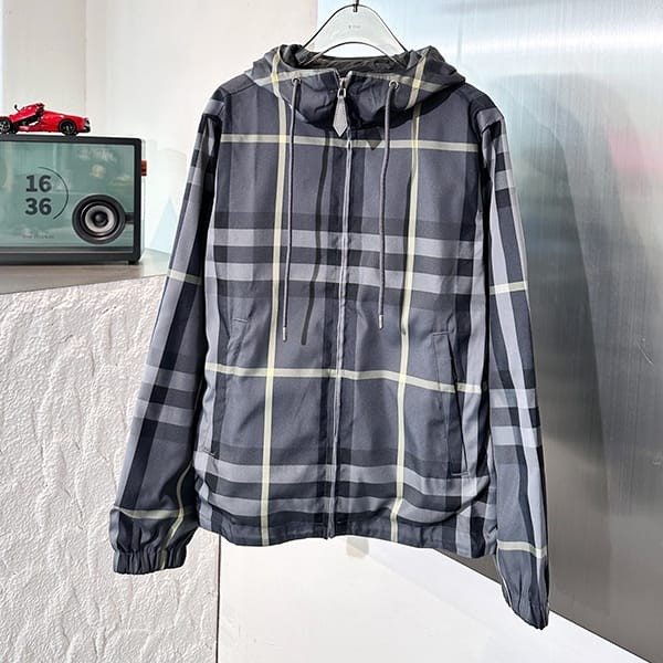 Burberry Reversible Zip-up Jacket with Tracking Bat49133