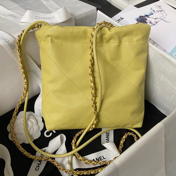 I definitely want it! Chanel replica 22 mini handbag shoulder bag shs07029