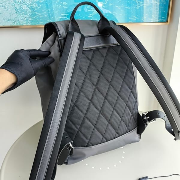 Super cheap price! Burberry nylon backpack AVIATOR backpack fake 80618041