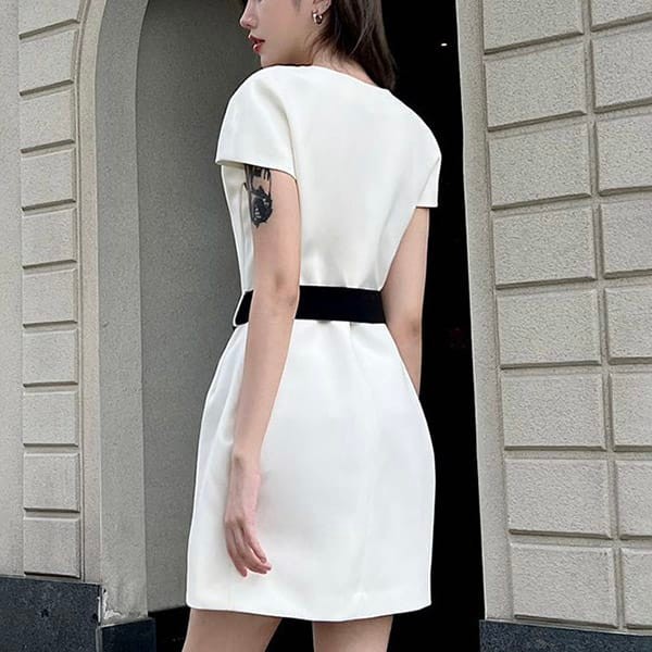 Louis Vuitton replica, elegant cap sleeve dress, white, vus36933