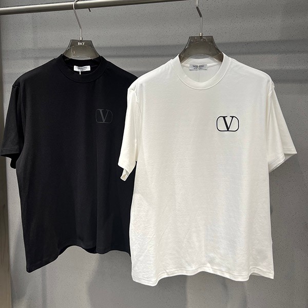 Valentino Replica V Logo Signature Patch T-Shirt Vun40699 Valentino Replica V Logo Signature Patch T-Shirt Vun40699