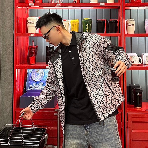 Fendi Replica Kagoul Nylon High Collar Windbreaker fek26445 Fendi Replica Kagoul Nylon High Collar Windbreaker fek26445