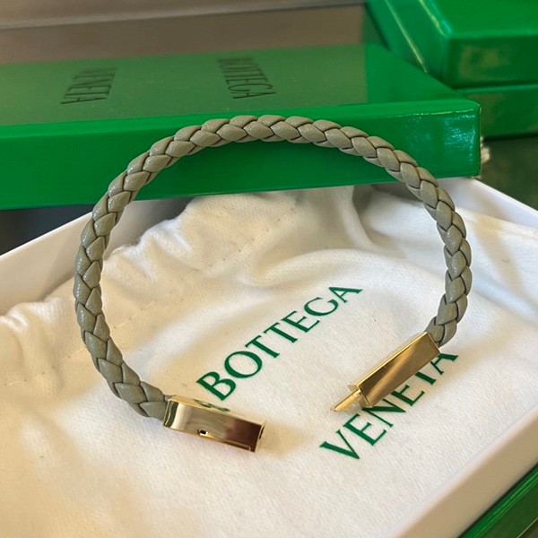 Immediate delivery Bottega Veneta Replica Braided Leather Bracelet boq94218