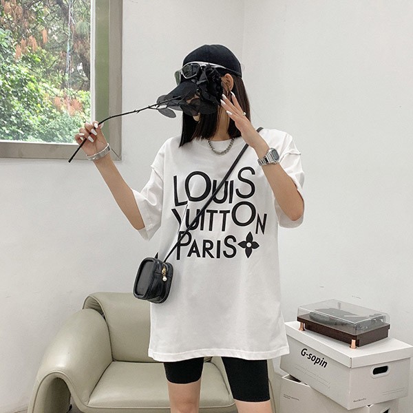 Louis Vuitton Graphic Crew Neck T-Shirt Replica vuk88009 Louis Vuitton Graphic Crew Neck T-Shirt Replica vuk88009