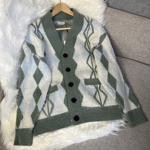 Love at first sight? Dior cashmere fake cardigan dek03851