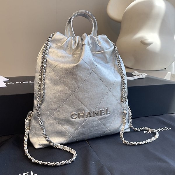 Very popular all over the world! Chanel CC logo backpack replica shm42005
