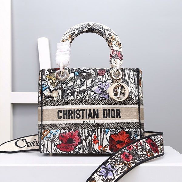 The rapidly growing popularity of Dior LADY D-LITE medium bag, fake dee89444
