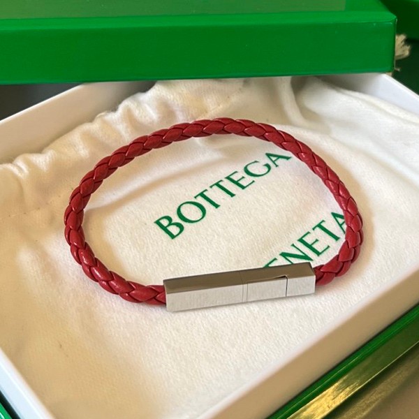 The latest and fashionable Bottega Veneta replica braided leather bracelet 732416V507C1000 The latest and fashionable Bottega Veneta replica braided leather bracelet 732416V507C1000