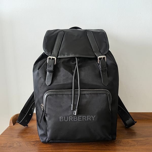 Love at first sight? Burberry nylon backpack AVIATOR backpack fake 80616681