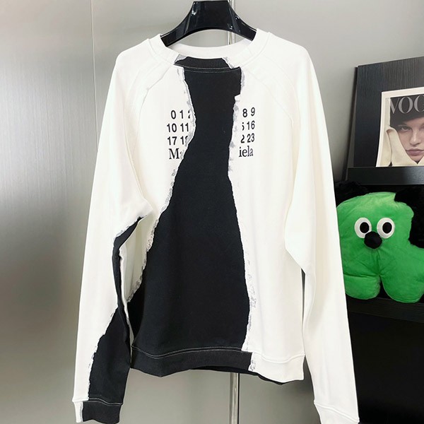 Maison Margiela Replica Logo Paint Sweatshirt Mav69290 Maison Margiela Replica Logo Paint Sweatshirt Mav69290