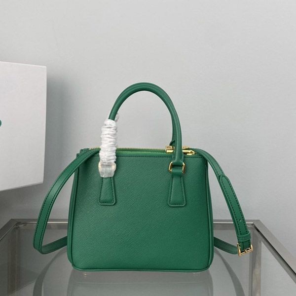 Prada Galleria Saffiano Leather Bag Replica puq31800