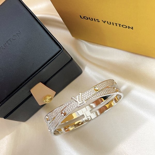 Louis Vuitton Double Ring Cross Bracelet Replica - Attention-grabbing! vua13882